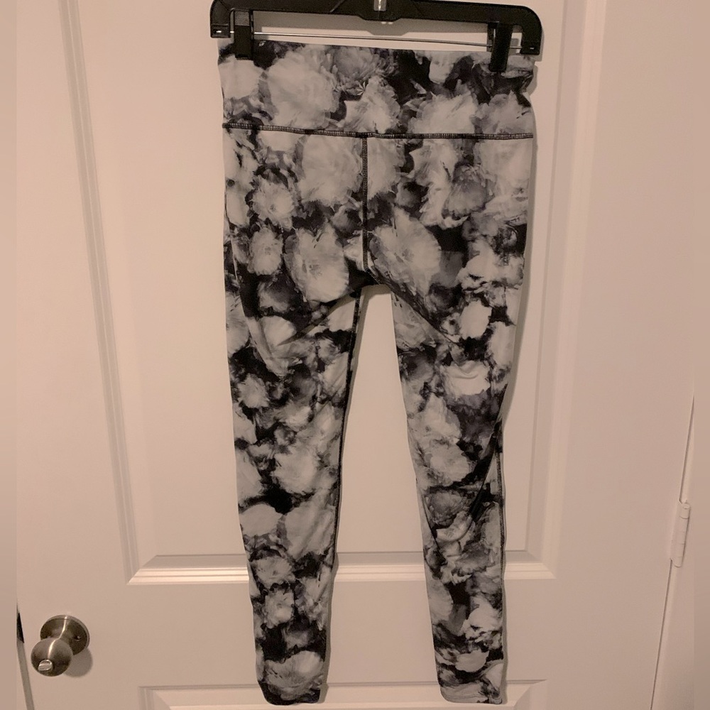 🌼Athleta flower leggings